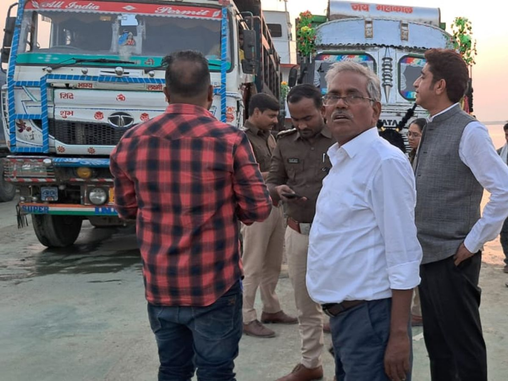 मनिहारी गंगा घाट पर जहाज परिचालन का निरीक्षण