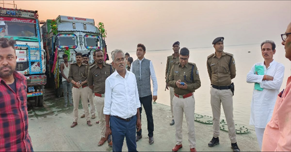 मनिहारी गंगा घाट पर जहाज परिचालन का निरीक्षण