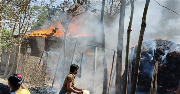 ठाकुरगंज में भीषण आग