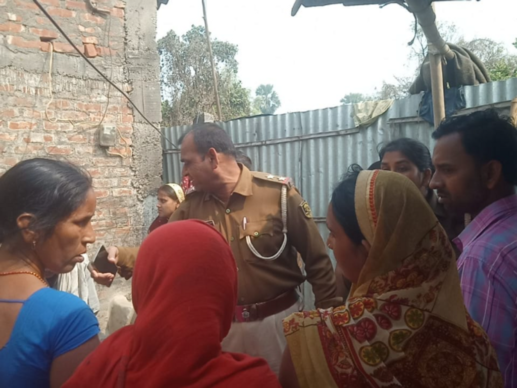 मां के अंतिम संस्कार को लेकर विवाद
