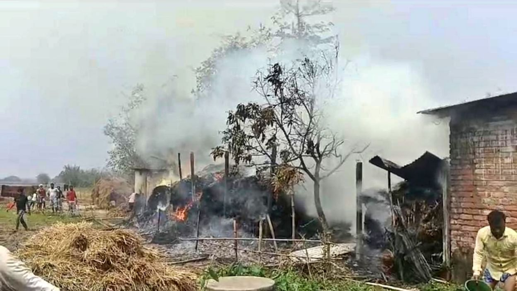 ठाकुरगंज में भीषण आग
