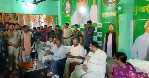 तेजस्वी यादव इफ्तार पार्टी में शामिल होने पूर्णिया पहुंचे