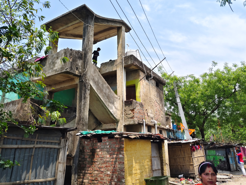 अंबेडकर कॉलोनी में 1500 परिवार मूलभूत सुविधाओं से वंचित