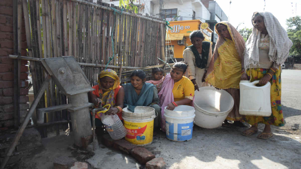 किशनगंज में 33 सार्वजनिक स्थानों पर पेयजल की व्यवस्था