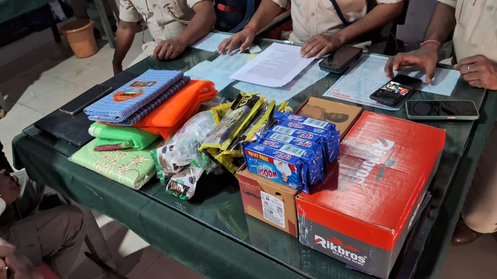 अमौर थाना पुलिस ने शातिर चोर को किया गिरफ्तार