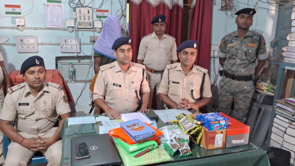 अमौर थाना पुलिस ने शातिर चोर को किया गिरफ्तार