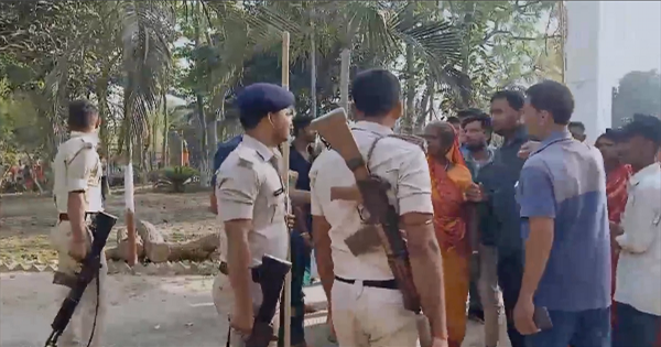 कटिहार में थाने पर हमला: 300 लोगों ने पुलिस पर बोला धावा