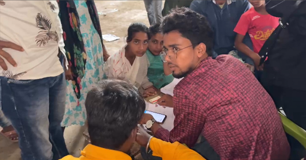 बहादुरगंज में आधार कार्ड निर्माण में गड़बड़ी का आरोप