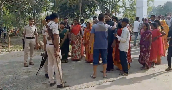 कटिहार में थाने पर हमला: 300 लोगों ने पुलिस पर बोला धावा