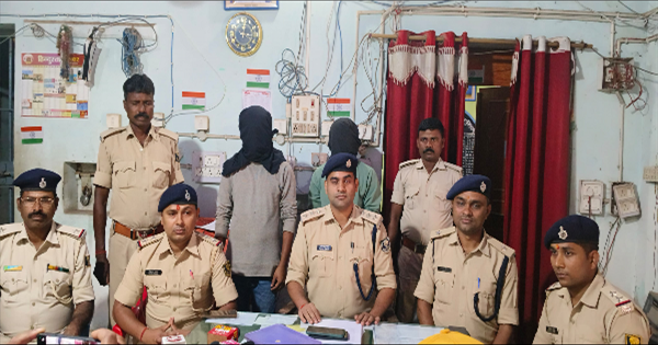 सोशल मीडिया पर देसी कट्टा लहराने वाले दो युवक गिरफ्तार