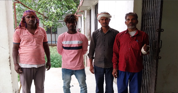 ट्रक की टक्कर से पलटा ट्रैक्टर, मजदूर की दर्दनाक मौत