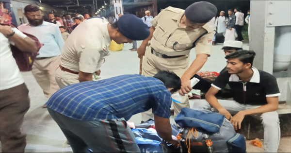 अररिया में सीमांचल एक्सप्रेस में RPF की सघन जांच