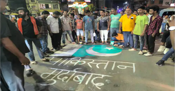 पहलगाम हमले के विरोध में कटिहार में सड़कों पर प्रदर्शन