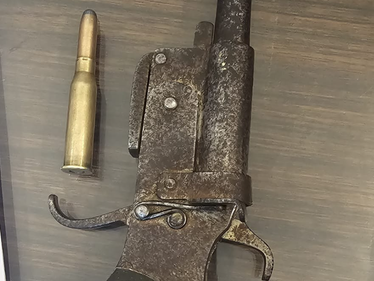 पूर्णिया में फौजी की ड्रेस में घूमते बदमाश को पुलिस ने दबोचा
