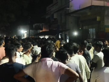 पूर्णिया में बेकाबू ट्रक से मौत, परिजनों का सड़क पर हंगामा