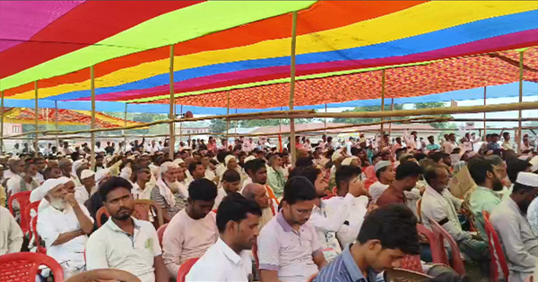  वक्फ बिल के विरोध में जलालगढ़ में हजारों लोगों का प्रदर्शन