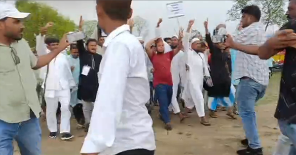  वक्फ बिल के विरोध में जलालगढ़ में हजारों लोगों का प्रदर्शन
