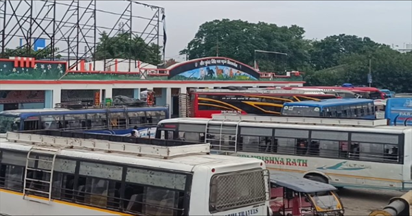 हादसे को दावत दे रही किशनगंज की बसें