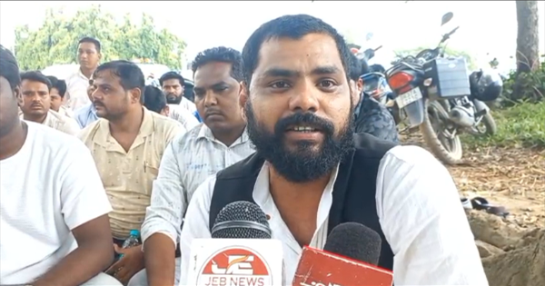 किशनगंज में हड़ताल पर ग्रामीण आवास कर्मी