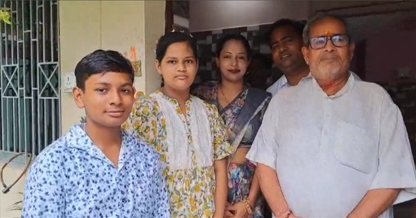 रूफटॉप सोलर: डीएम ने लाभार्थियों को किया सम्मानित