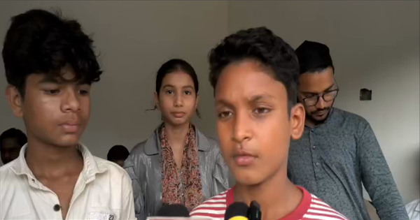 किशनगंज में स्कॉलरशिप परीक्षा में सफल छात्रों को फाउंडेशन ने दी किताबें