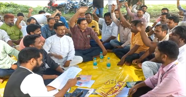 किशनगंज में हड़ताल पर ग्रामीण आवास कर्मी