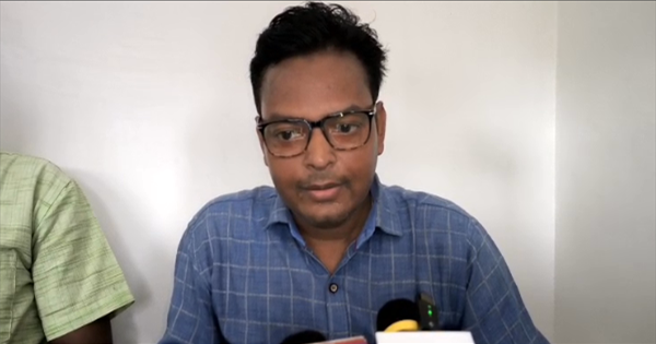 किशनगंज में स्कॉलरशिप परीक्षा में सफल छात्रों को फाउंडेशन ने दी किताबें