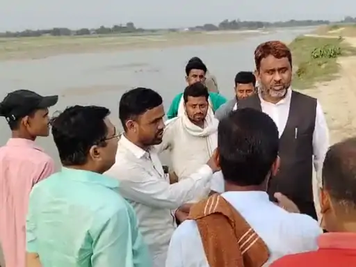कटाव प्रभावित इलाकों का निरीक्षण कर भड़के AIMIM विधायक