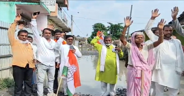 कटिहार के मनिहारी में सड़क की बदहाली पर भड़का जन आक्रोश