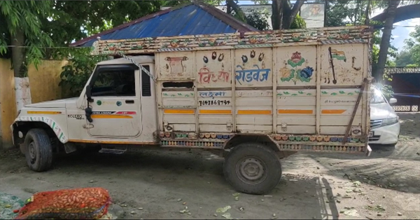 सब्जी की आड़ में विदेशी शराब की तस्करी का भंडाफोड़