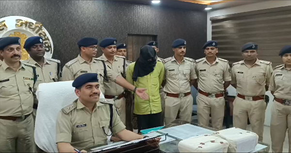 जनसुराज पार्टी के स्टीकर लगे वाहन से लूट की वारदात