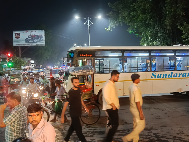 पुलिस गाड़ी की टक्कर से युवक की मौत, परिजनों ने किया प्रदर्शन