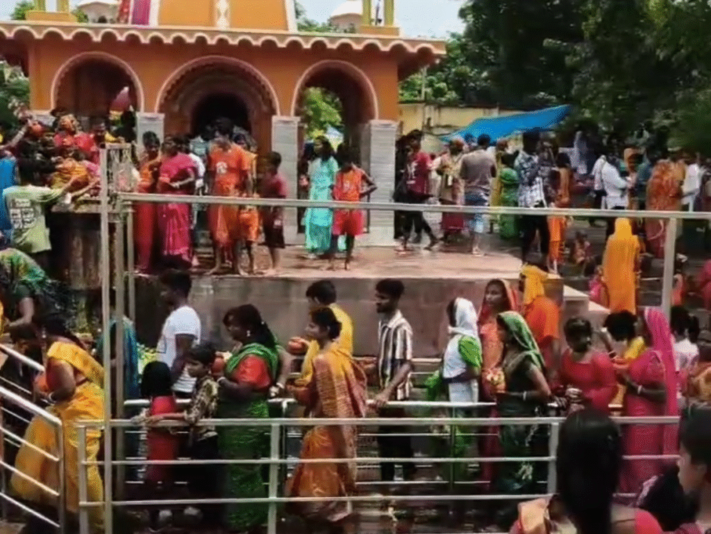 सावन में बाबा गोरखनाथ धाम मंदिर को मिला 46.80 लाख रुपये का चढ़ावा