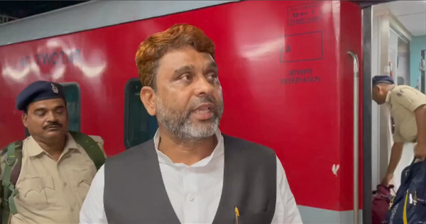 किशनगंज रेलवे स्टेशन पर नहीं मिल रही कोच पोजिशन की जानकारी