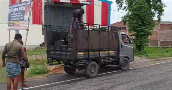 सोयाबीन तेल से भरा टैंकर नेपाल जाते समय पलटा