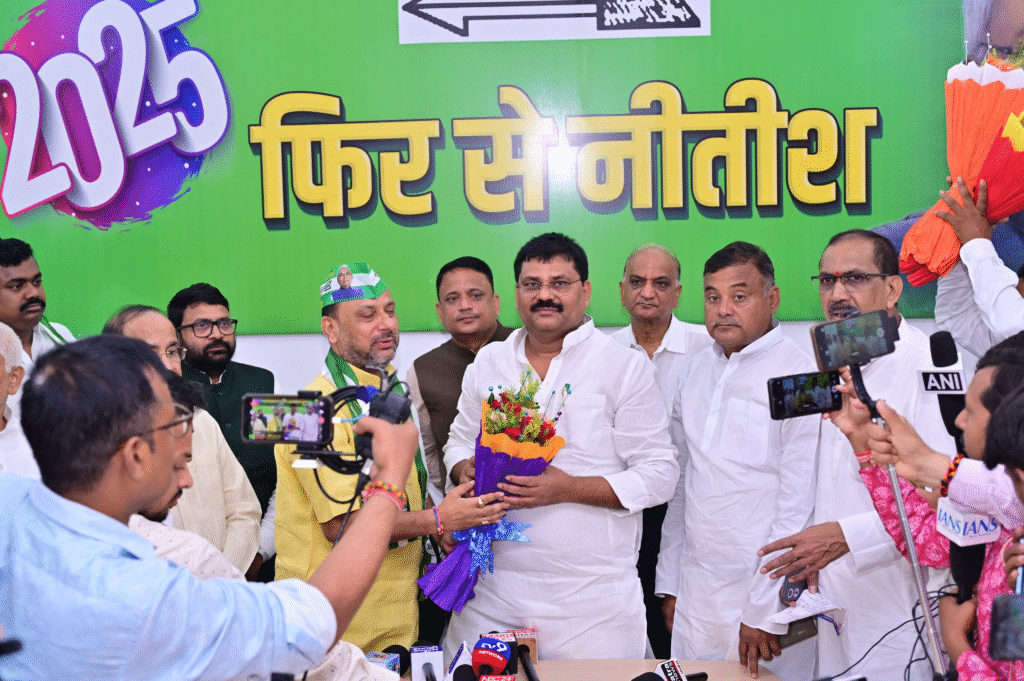 ठाकुरगंज में बड़ा उलटफेर: पूर्व विधायक गोपाल अग्रवाल JDU में शामिल