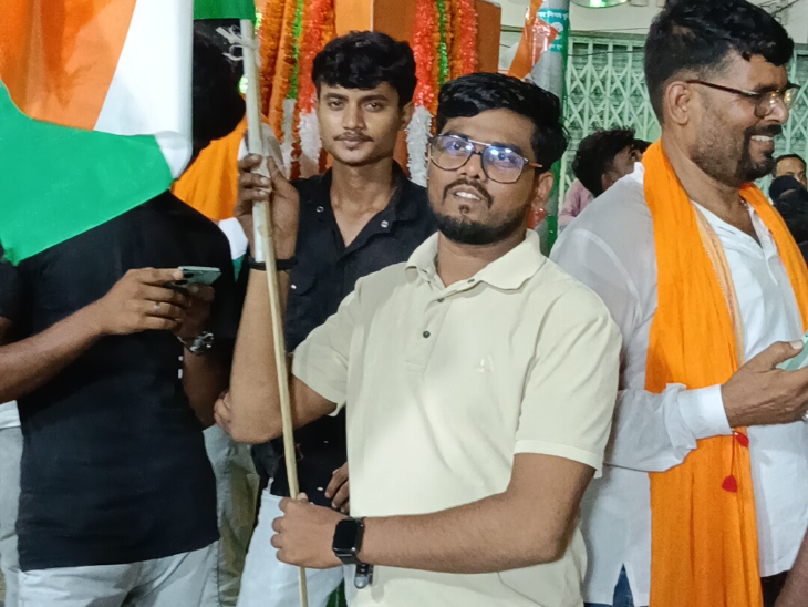 पूर्णिया में आधी रात फहराया गया तिरंगा