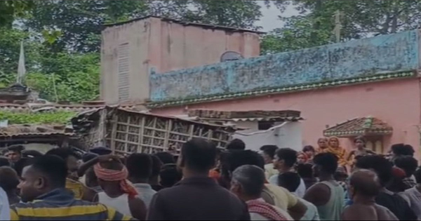 धार्मिक स्थल में तोड़फोड़ से तनाव, ग्रामीणों का विरोध प्रदर्शन