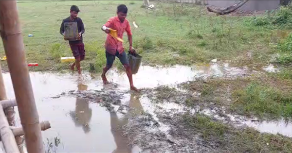 सोयाबीन तेल से भरा टैंकर नेपाल जाते समय पलटा