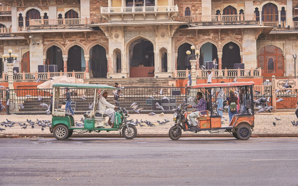 किशनगंज में अवैध ई-रिक्शा पर बड़ी कार्रवाई