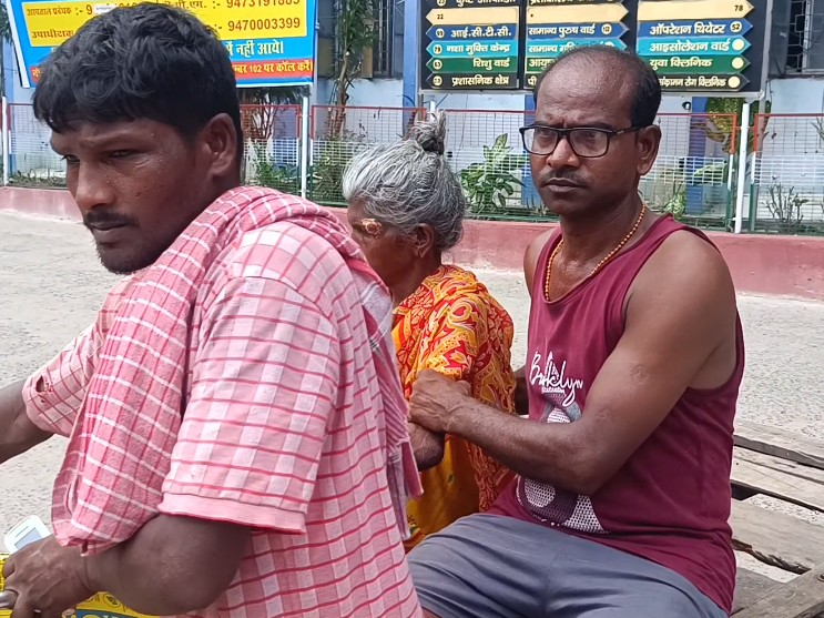 किशनगंज में एंबुलेंस चालकों की हड़ताल