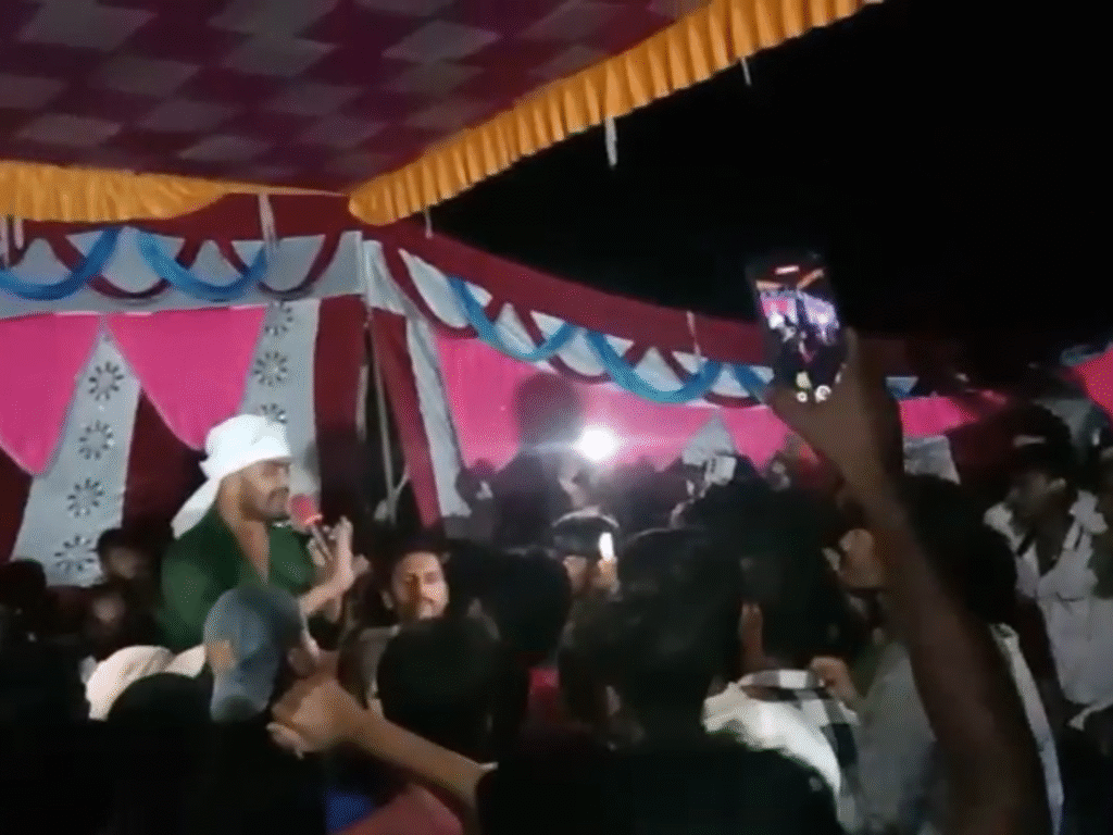 किशनगंज में राजद विधायक अंजार नईमी की सभा में हंगामा