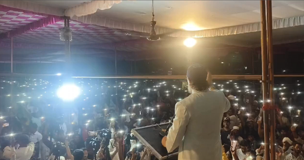 ओवैसी की सभा में बिजली गायब, मोबाइल की रोशनी में हुई तक़रीर