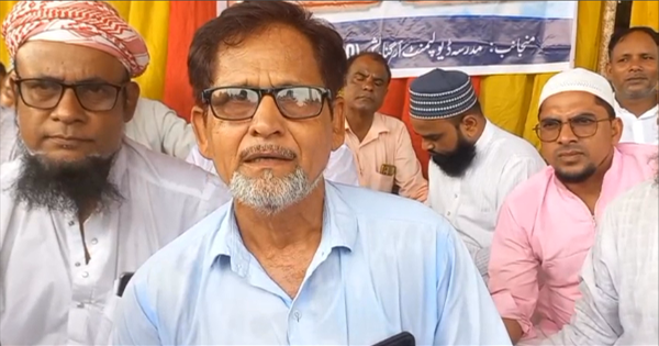 किशनगंज: मदरसा शिक्षकों का एकदिवसीय धरना