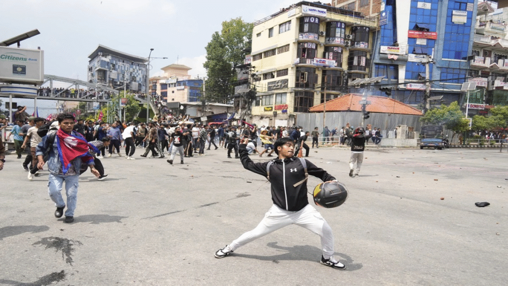 नेपाल में सोशल मीडिया बैन के बाद तनाव बढ़ा