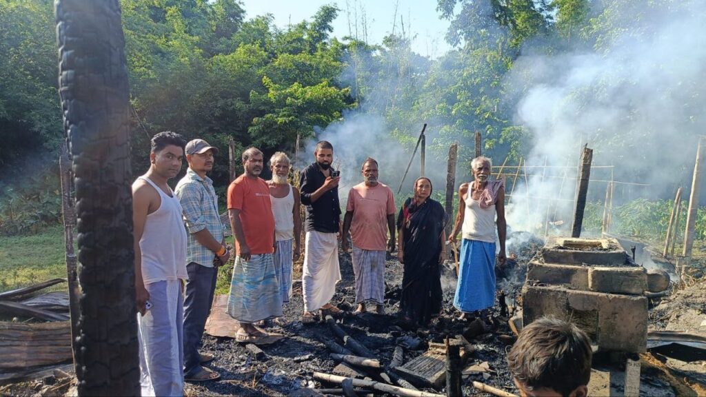 किशनगंज के टेढ़ागाछ में भीषण आग