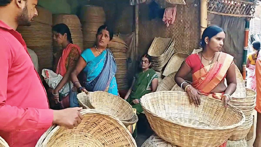 छठ पूजा को लेकर किशनगंज में बांस की टोकरियों की बढ़ी मांग
