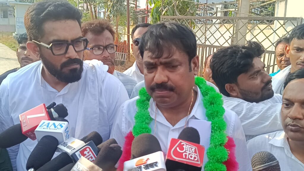 आचार संहिता के बीच AIMIM उम्मीदवार तौसीफ आलम के घर बिरयानी दावत