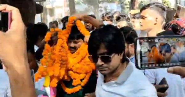 राजद उम्मीदवार मुजाहिद आलम ने कोचाधामन से भरा नामांकन