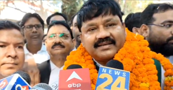 राजद उम्मीदवार मुजाहिद आलम ने कोचाधामन से भरा नामांकन